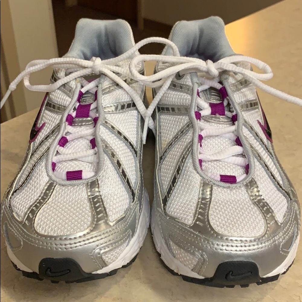 Brand new Nike tennis shoes